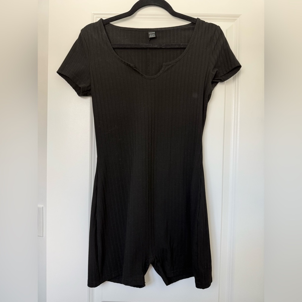 SHEIN Black Ribbed Short Sleeve Romper